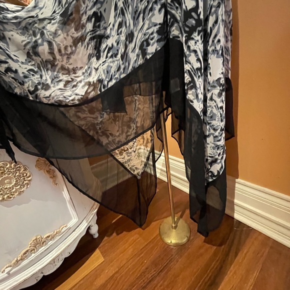 LA MODA ASYMMETRICAL FLOWING DRESS - Picture 4 of 8